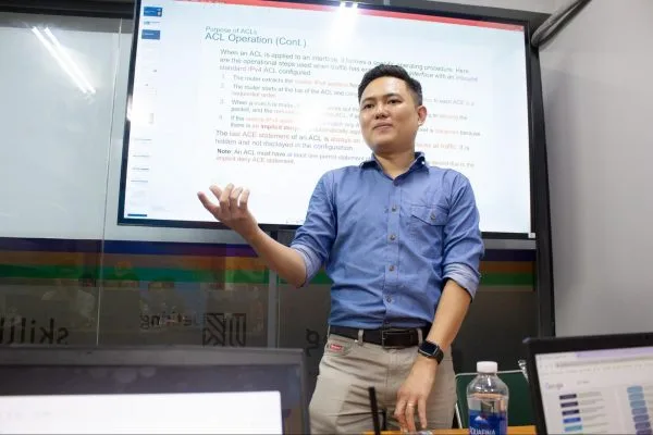 Hình ảnh tôi tham gia giảng dạy tại FPT Jetking