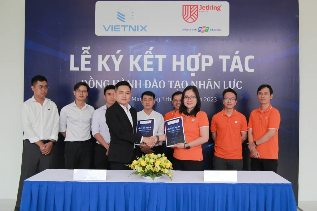 Toàn cảnh lễ ký kết giữa FPT Jetking và Vietnix