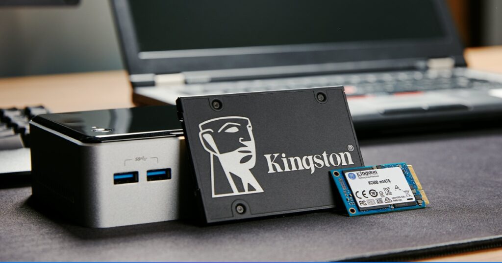 Một ổ SSD giao tiếp SATA