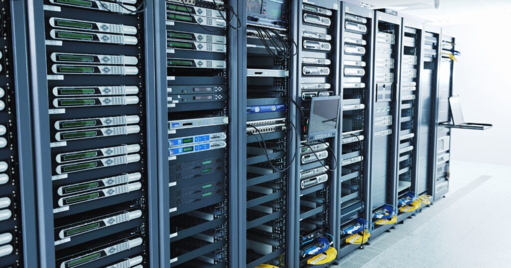 Máy chủ (Nguồn: Internet)