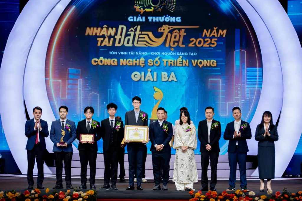 Vinh dự cùng team Chống Lừa Đảo đạt giải thưởng “Nhân Tài Đất Việt 2025”